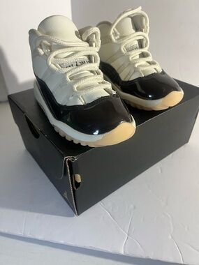 Air Jordan 11 Retro Neapolitan size 8c
